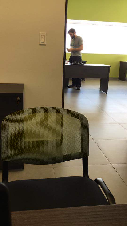 maribel_jasso's tweet image. Una vez conocí al hombre perfecto, solo convivimos 8 días, tengo la certeza de que si hubiera quedado hubiera dejado de ser perfecto. Así lo veía desde mi oficina. #MyHandsomeEngineer #MyIrishHomeless #KPie