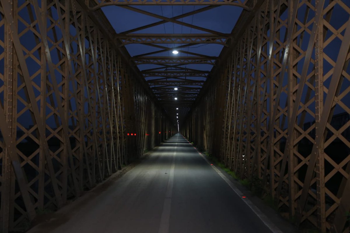 ભરૂચ અંકલેશ્વર શહેરી વિકાસ સત્તામંડળ દ્વારા ભરૂચના ઐતિહાસિક ગોલ્ડનબ્રીજ ખાતે 20 લાખના ખર્ચે  નવીન એલઈડી તેમજ ફ્લડ લાઇટ્સ નાખવામાં આવી.આજે ધારાસભ્યશ્રી દ્વારા તેનું લોકાર્પણ કરવામાં આવ્યું. આ ઉપરાંત ગોલ્ડનબ્રીજ આજથી 4 વ્હીલર વાહનો માટે રાબેતા મુજબ ખુલ્લો મુકવામાં આવ્યો. <a href="/pkumarias/">Pankaj Kumar</a>