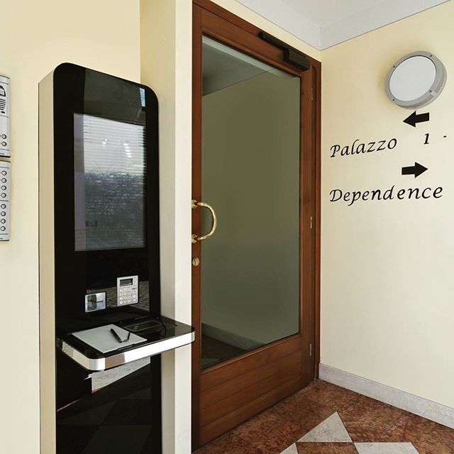 PalazzoBrandoTv's tweet image. Il nostro self check-in per i check-in ad ufficio chiuso #palazzobrando #latecheckin #freeofcharge #whynot #donotbeafraid ift.tt/2LS22lR