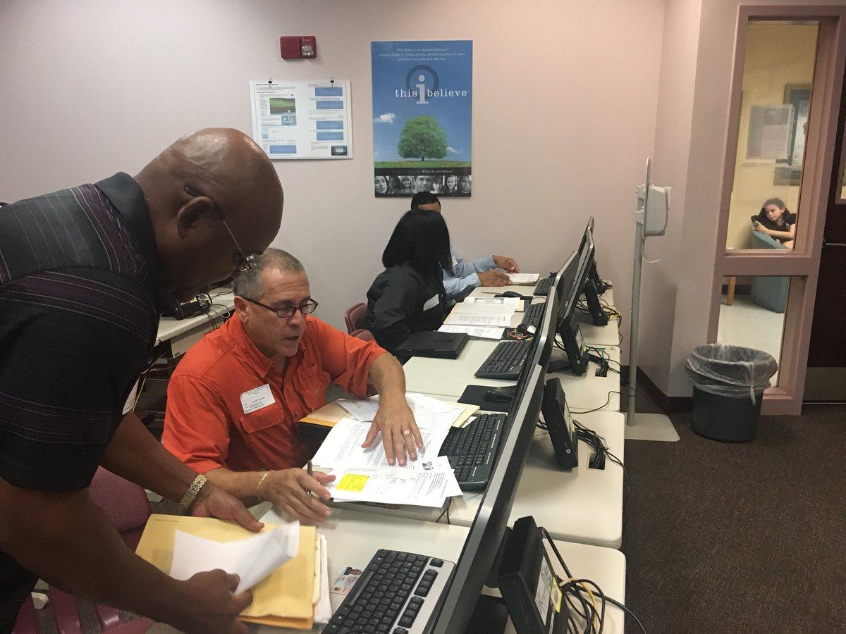 HCPSoperations's tweet image. Security Orientation in progress to help onboard some of our newest applicants to @HCPSSecurityEM @HillsboroughSch 👮🏽‍♀️👮🏾‍♂️👮🏻‍♀️