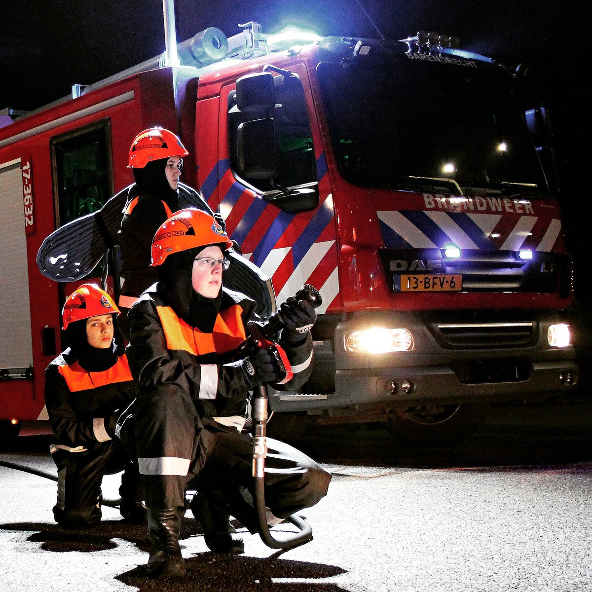 Jeugdbrandweer Barendrecht is op zoek naar nieuwe leden!!! Ben je tussen de 11 en 13 jaar, een echte teamplayer en woonachtig in of in de buurt van Barendrecht dan zoeken we jou. Heb je interesse laat een berichtje achter, dan nodigen we je uit om een oefenavond mee te doen.