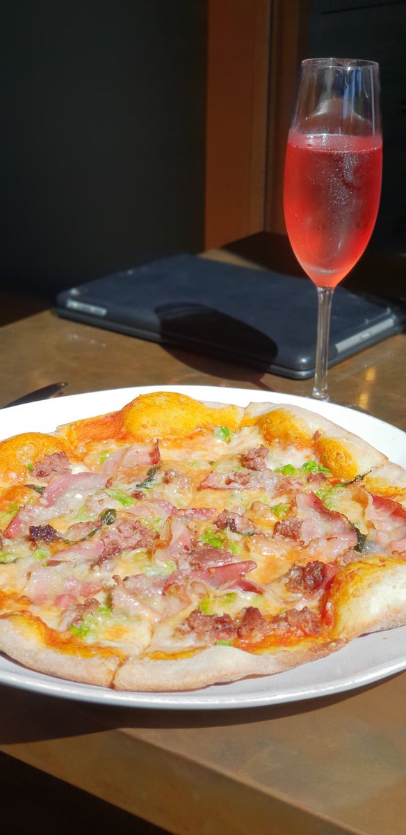 Huge thank you to Chris <a href="/TheKitchenatCG/">TheKitchenatCG</a> for rustling up this beauty after the kitchen has closed whilst I'm waiting for <a href="/allanshaw/">allan shaw</a> to finish school with <a href="/jamesmartinchef/">James Martin</a>. Brilliant service!