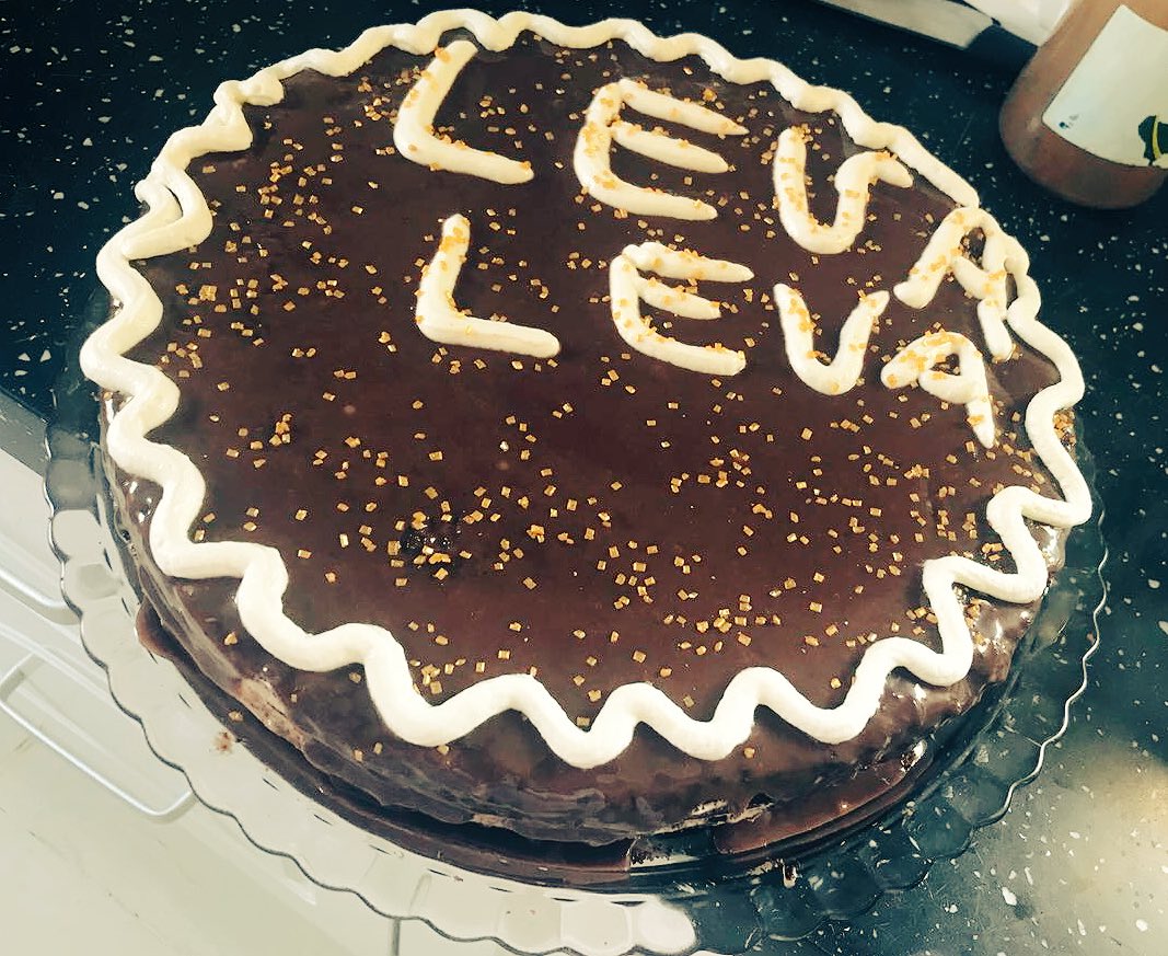 DocesMiminhos's tweet photo. Desejamos um feliz aniversário ao dono do projecto “Leva-Leva” e agradecemos por ter confiado em nós para tornar o seu dia mais doce e feliz. 🤤🎉😘  
#LevaLevaProject 
#SweetLover 
#HappyBirthday https://t.co/kqksfMSoI8