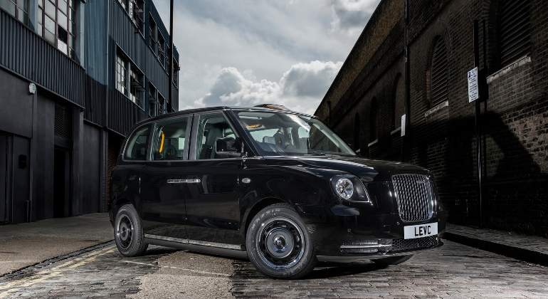 elEconomistaes's tweet photo. Cuántas licencias hay en
🇪🇸 España: 65.000 taxi - 9.000 VTC
🇫🇷 Francia: 60.000 taxi - 26.000 VTC
🇵🇹 Portugal: 13.000 taxi - 3.000 VTC
🇬🇧 R. Unido: 80.000 taxi - 210.000 VTC
🇧🇪 Bélgica: 10.000 taxi - 5.600 VTC
🇮🇹 Italia: 40.000 taxi - 80.000 VTC
https://t.co/O5kGaL5gQ0 https://t.co/JyFZPQMzYK