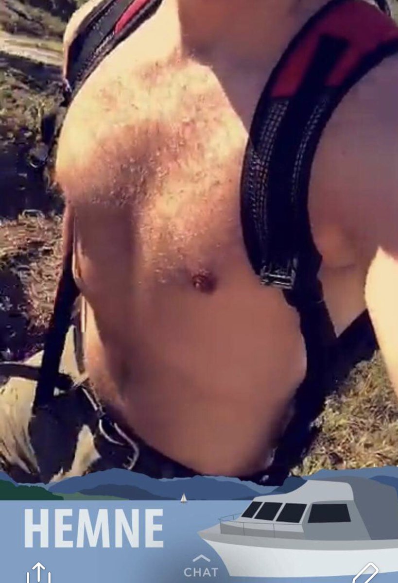 LinderudHerrer's tweet photo. Det nærmer seg høstsesong og Linderud Boys har naturligvis ikke spart på kruttet i sommer. Greier du å gjette hvem denne spilleren er? Han har gått ned 5 kg i sommer og er her avbildet på fjellet i nærheten av trønderlag. Riktig svar gir GRATIS sesongkort ut året og hele 2019🙌🏻 https://t.co/cBZbqmN3sh