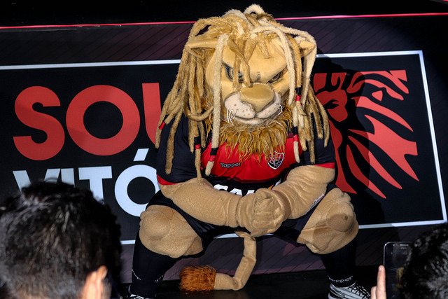 Mascote do Vitória em 2009 / Mascote do Vitória em 2018. Qual você prefere?

Fotos: Felipe Oliveira e Maurícia da Matta / EC Vitória