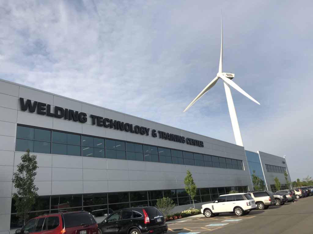 DeweyMann309's tweet photo. Ready to get started with #JFLF Awards Judging 2018. VERY impressed with the new @LincolnElectric Welding Tech and Training Center #WTTC! @OhioStateFABE @OhioStateASM https://t.co/OpvhsUhZQg