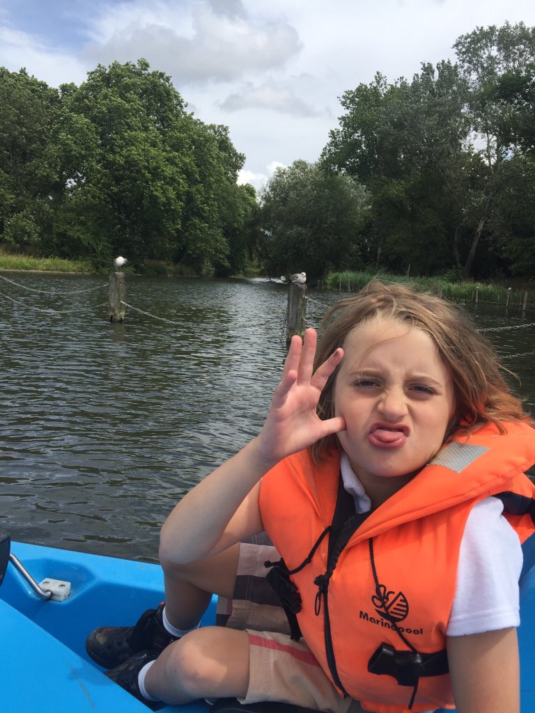 TinaHobley's tweet photo. When you ask them for a ‘nice’ picture this is what you get!! #summerholidays 😩😩I’m ready to relax now @SmoothLondon https://t.co/Zxzyv31c7q