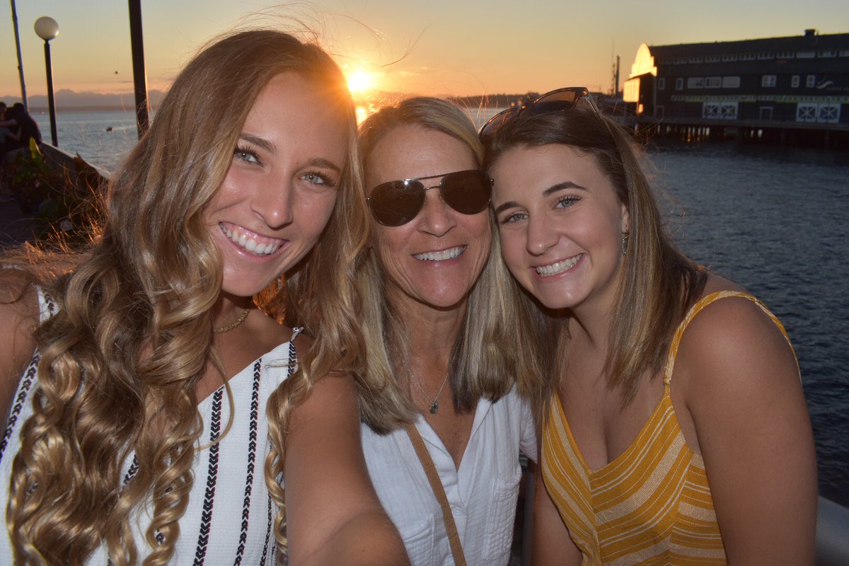 WetmoreIIT's tweet photo. Sunset in Seattle! #sunsetselfie #wetmoresummerfun #wearewetmore https://t.co/CWntqCuzsJ