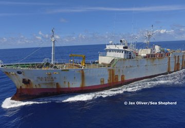 Cooperation by Mauritius, Madagascar, Mozambique,  FISHiAfrica +others led to interception + arrest of #IUU listed fishing vessel STS-50 which had fled to the #WesternIndianOcean.  #poachers #illegalfishing #overfishing @S_I_F @seashepherd fish-i-africa.org/fish-i-africa-…