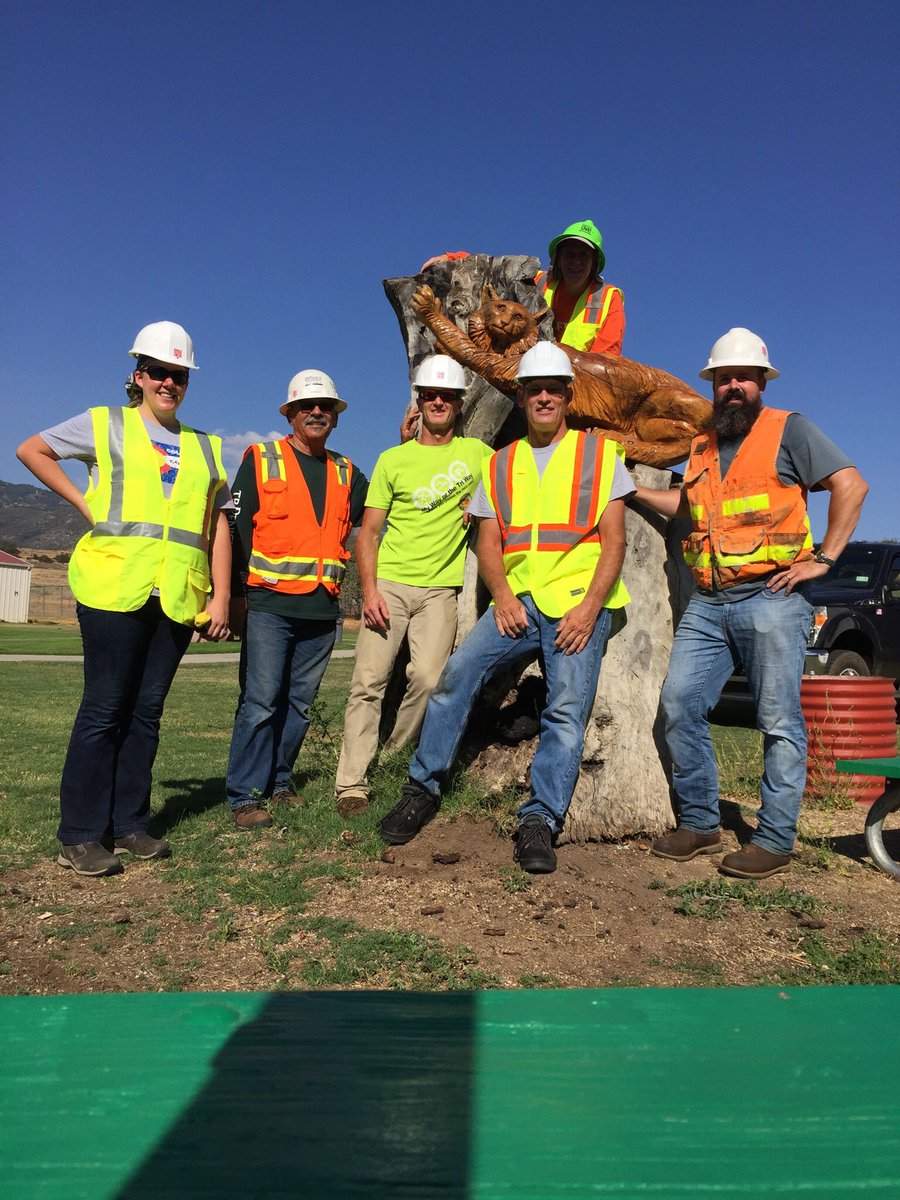 DCC_ASCC's tweet photo. Great group of volunteers for the first day of our DCC Community Project at Warner Springs! https://t.co/CqToCUccrW