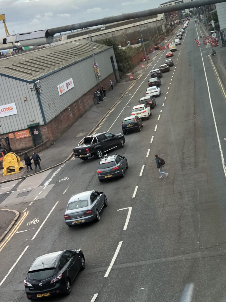 RobMcConnell1's tweet photo. New TQ Bus lanes causing mayhem for commuters on queens road from 4pm and the kids are not even back yet.  Creating a congestion problem that never existed !  Painful and not well thought out - @TrafficwatchNI @GRobinsonDUP @BelfastHarbour @BBCNITravel @Translink_NI https://t.co/pjr7WFPvJ9