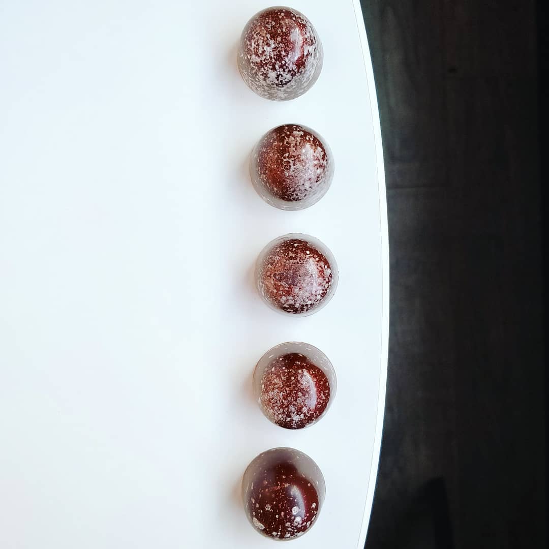 dallywonka's tweet photo. Although I'm no geologist, I am fascinated by rocks and minerals.
Visually, they're so interesting, and every one is different looking.
Kind of like people.
#yyc #thechocolatelab #rocks #minerals #moonrocks #geology #chocolate #edibleart #visualcandy #design https://t.co/KYHeZ4YfaW