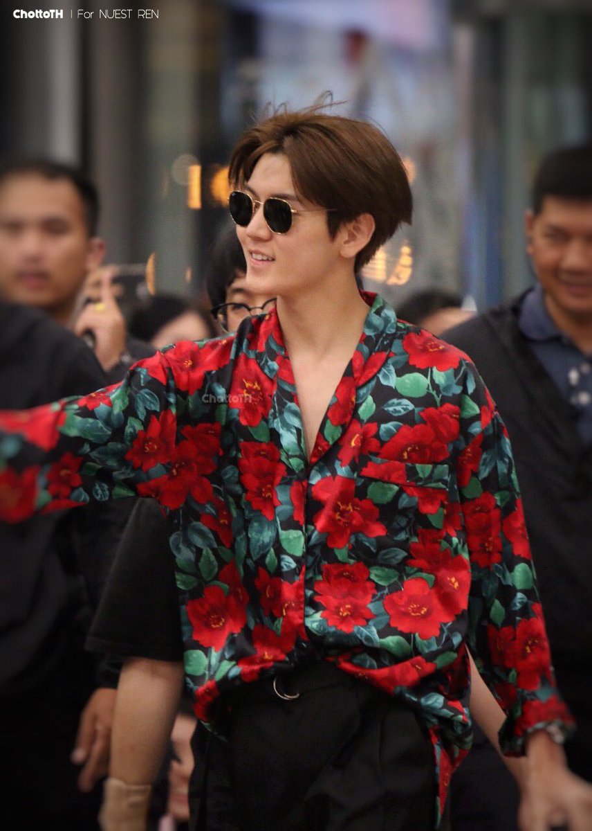 180731 NU'EST W Ren at Suvarnabhumi airport [BKK-ICN] 
#WelcomeRENtoThailand #NUEST #NUEST_W #뉴이스트W #REN #렌 #최민기
