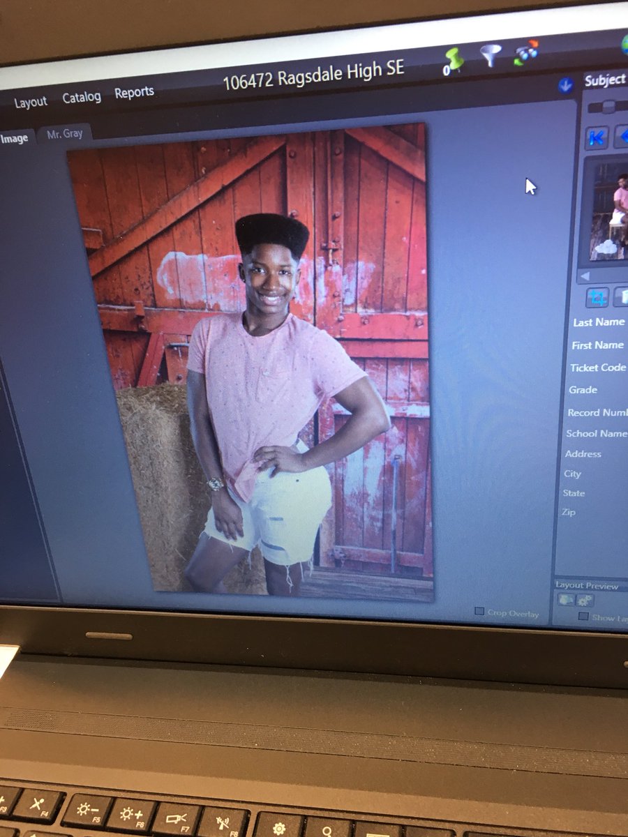 CallMeHennessi's tweet photo. Some of my senior pictures πΈβ¨ So after my first picture taken, the lady in charge approached me and wanted to know if I could be apart of their modeling market, meaning they could use my pictures wherever they go. #SucessIsComing π₯ππ€ https://t.co/0FoNjYyRt0