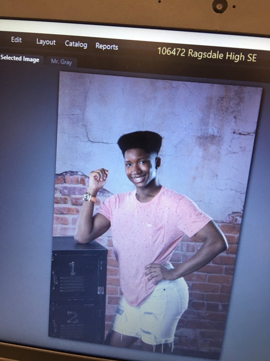 CallMeHennessi's tweet photo. Some of my senior pictures πΈβ¨ So after my first picture taken, the lady in charge approached me and wanted to know if I could be apart of their modeling market, meaning they could use my pictures wherever they go. #SucessIsComing π₯ππ€ https://t.co/0FoNjYyRt0