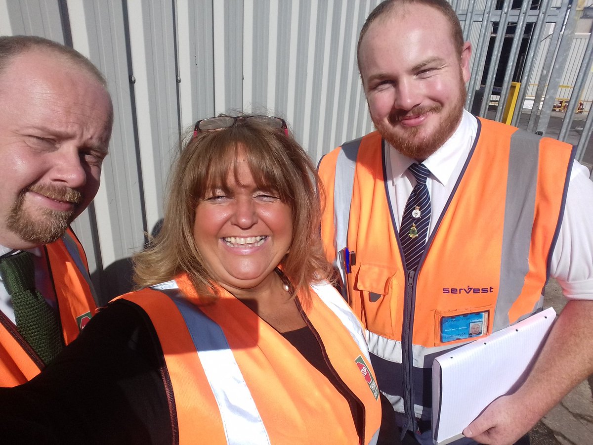 joannewitzer1's tweet photo. What a great day in ops today #L&Dontheroad @Servest_UK #ServestSecurity #Collaboration #Support @paulcressey1 Thanks Dave and Mark πππ https://t.co/EyvnmlpPAf