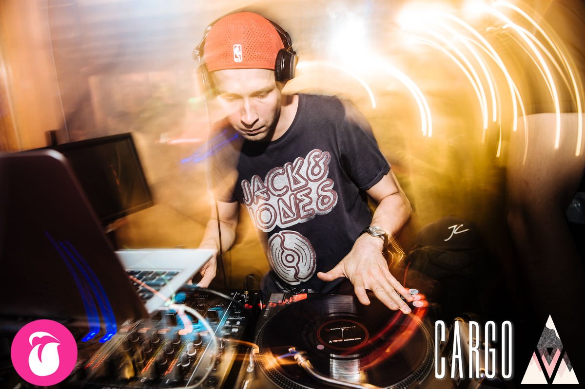 WE’RE HIRING!!! See our listings here > bit.ly/2IOcZzM
👍 Great Rates!
👍 Great Hours!
👍 Fast Progression!
Please email reception@sbg-london.com with your CV &amp; Cover Letter or apply via the link above! 📧