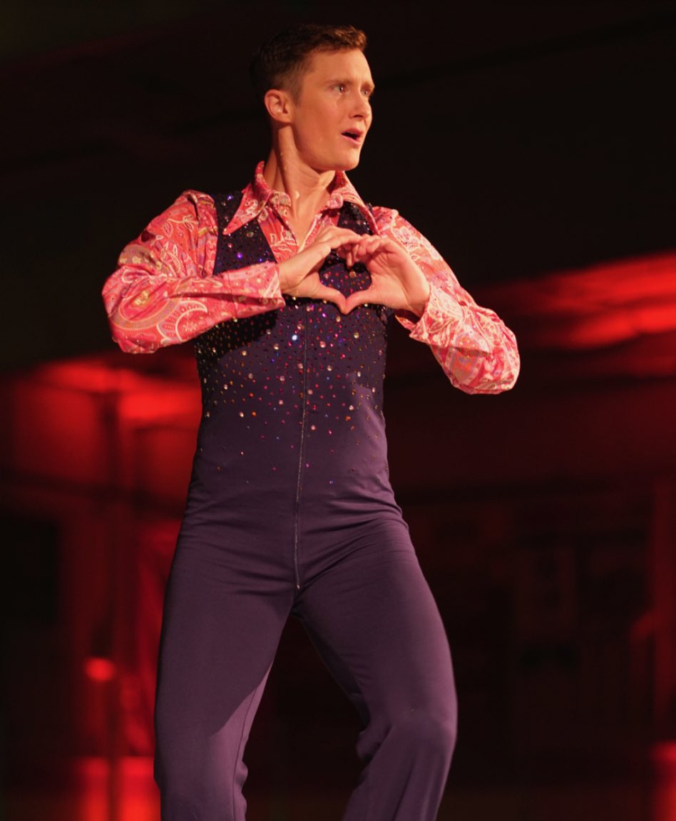 What a heartthrob! @jeremyabbottpcf looking amazing at <a href="/SkateWSA/">Westchester Skating</a>