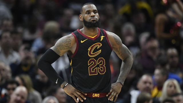 lvkaskenney's tweet photo. Imagine getting called into the principals office and Lebron standing in that mf like this https://t.co/QThUlFFBvV