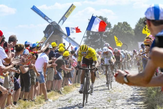 Cyclingnewsfeed's tweet photo. 2018 Tour de France in pictures – Gallery

The very best photography from three weeks of racing around France #TDF2018 

https://t.co/V2G5pKNVW8 https://t.co/e9EXZQHuWs