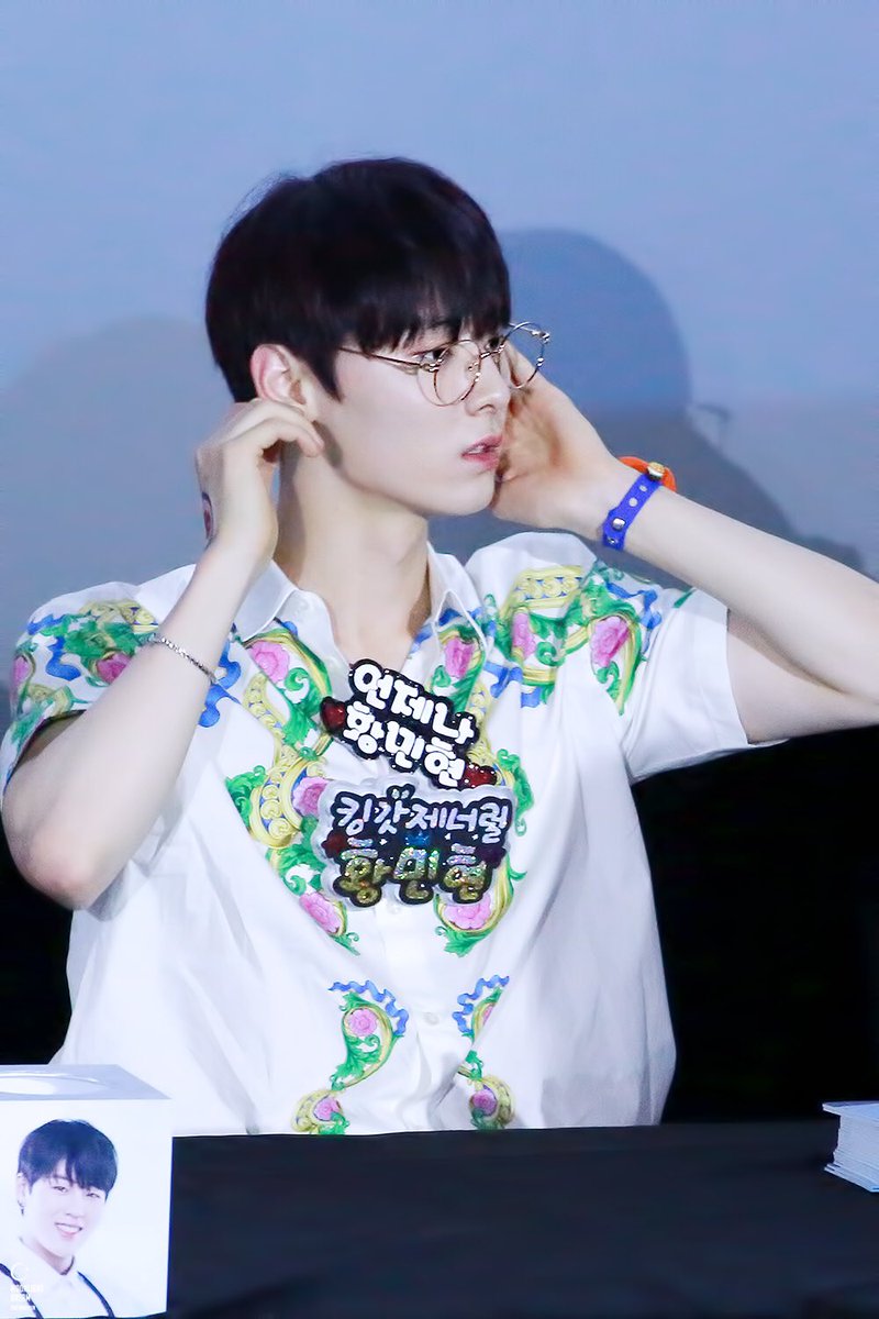 180731🦊💝 민현이는 안경도 너무 잘 어울려☺️💕 #민현 #황민현 #MINHYUN #완벽해서황민현