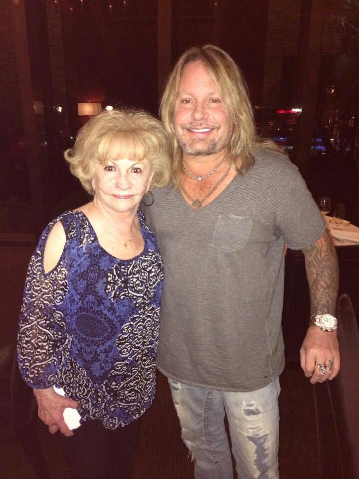thevinceneil's tweet photo. Life is so fragile and precious.  We must kiss every moment in life - so we do not waste a single one. I love you mom https://t.co/w13qvE6hYt