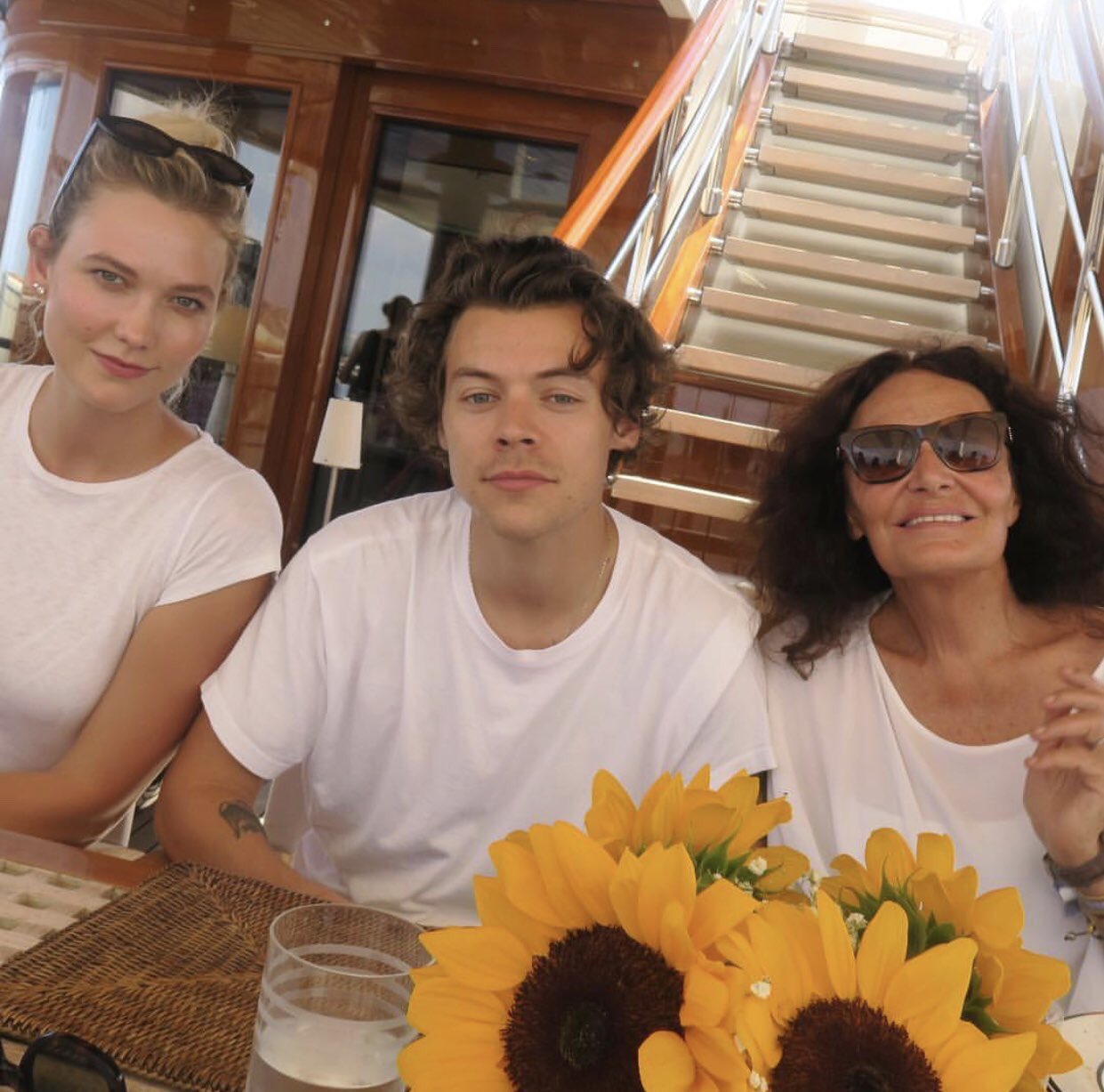 Also harry was hanging out with karlie kloss and dvf recently.. well HAPPY FUCKING BIRTHDAY TO ME 