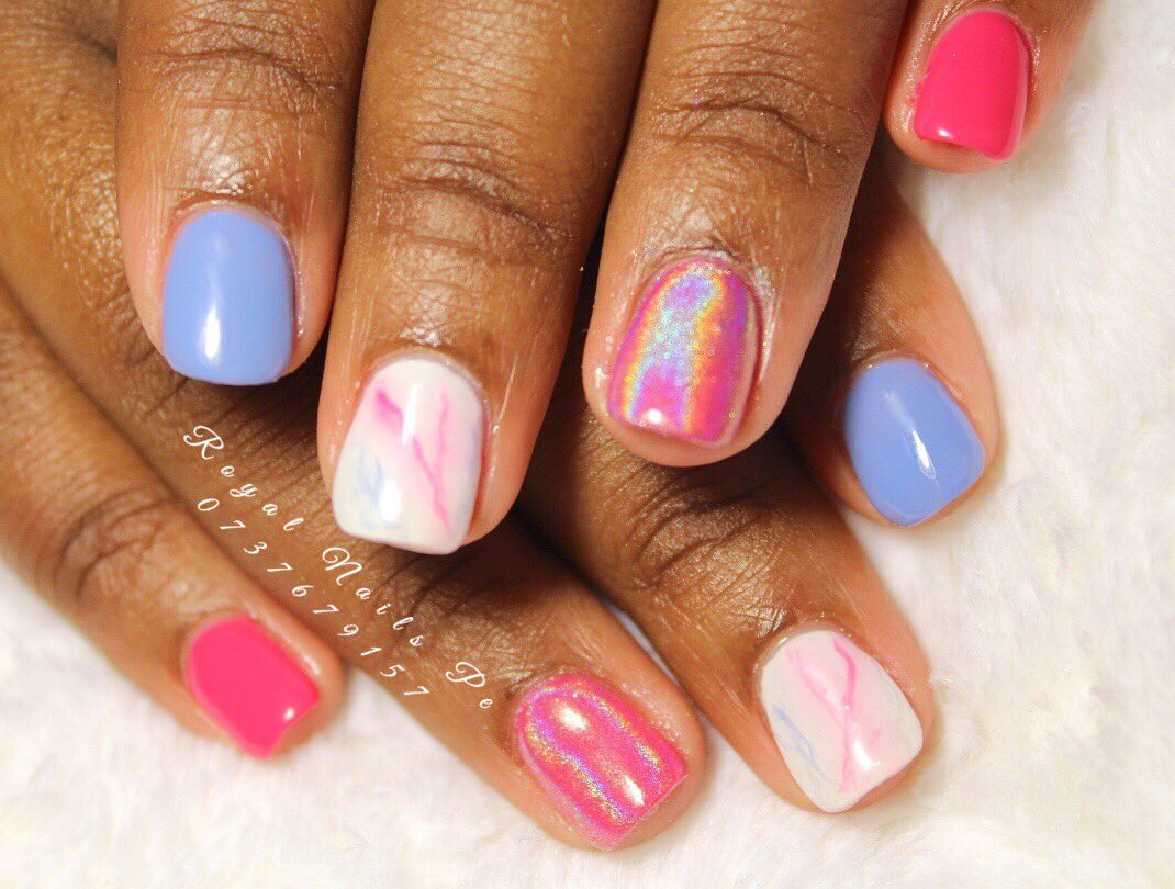 RoryQueenails's tweet image. Gel overlay with holographic and marble design💓 #notips #naturalnails #shortnails #queenailsonly #royalnailspe #rorydayile #marblenails #nailart #holographicnails #colorfulnails #nailtherapy #nailsofinstagram #GirlTalkZA #nails #portelizabethnails