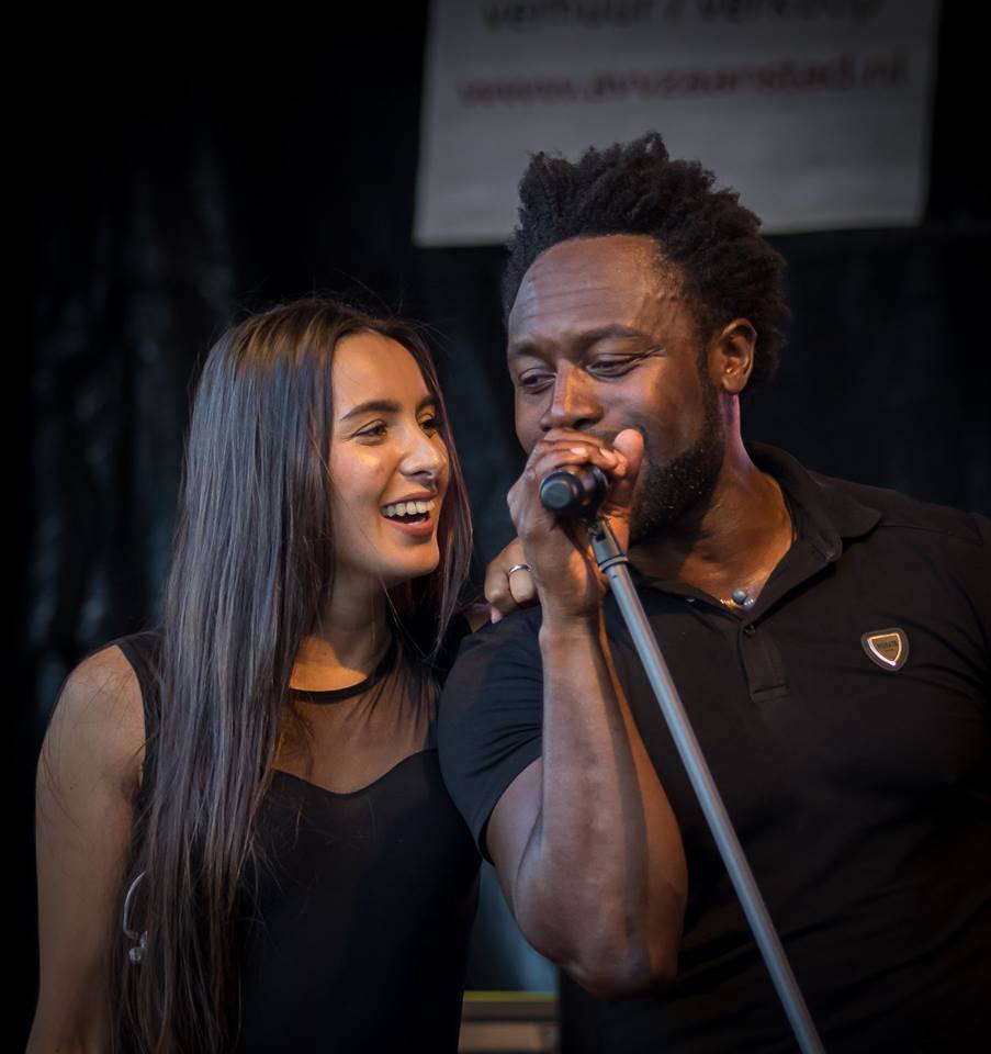 ArtistCapitol's tweet image. De @NoordZuidlijn is afgelopen zaterdag 21 juli eindelijk officieel geopend en dat moest natuurlijk gevierd worden! Onze eigen coverband @TheTourMusic droeg bij aan een feestelijke opening van de Noord/Zuidlijn op Station Vijzelgracht.