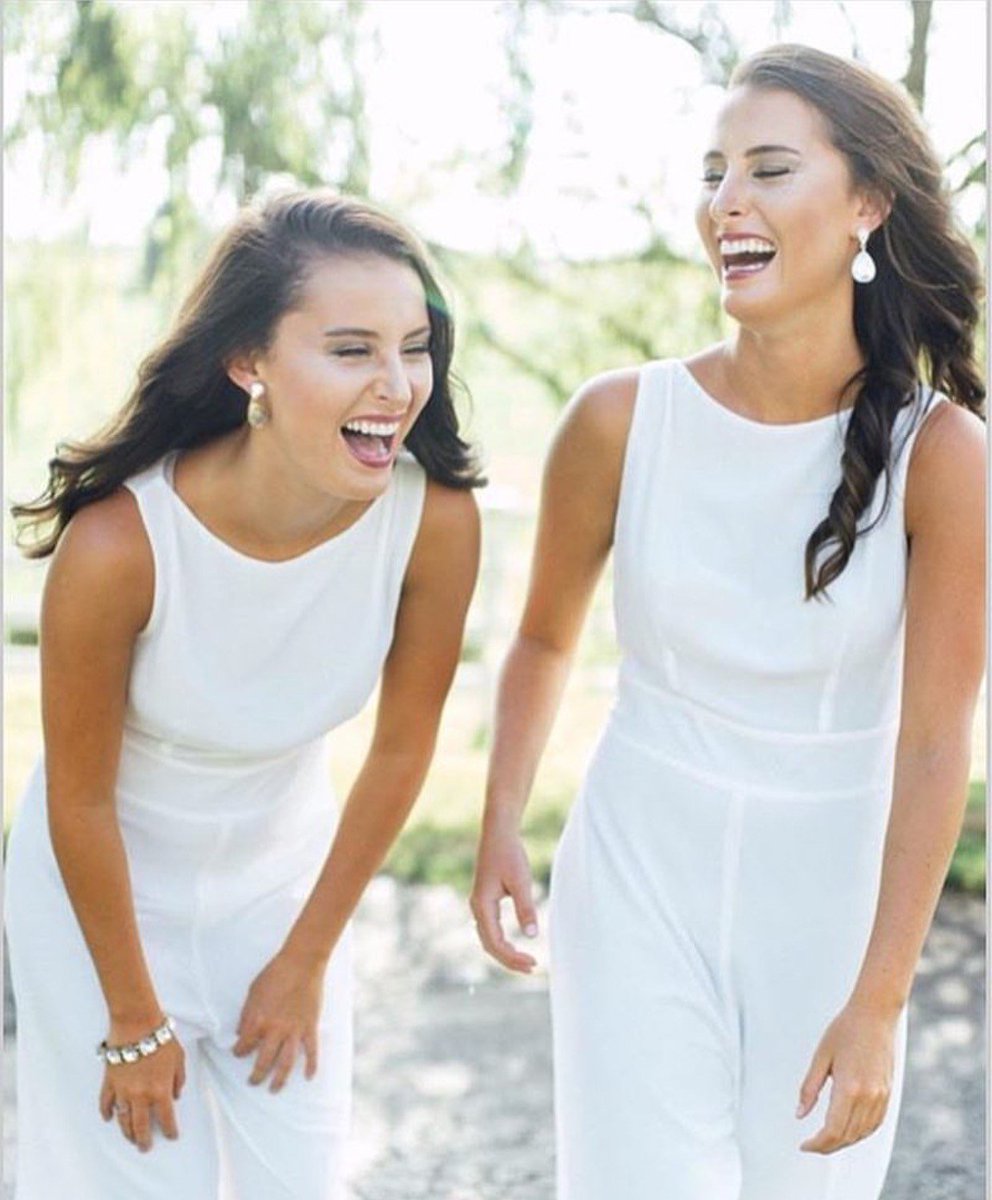 UKAthletics's tweet photo. Magnolia Vale is a sister duo from Lebanon, Kentucky. They have already reached the top 10 of iTunes country charts at age 20. https://t.co/mizoEJmRul