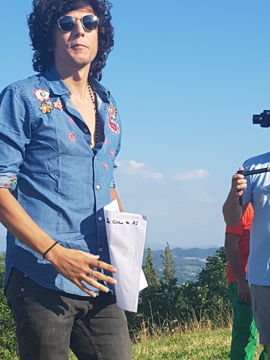 Ecco la sorpresa x il #compleanno di #NeriMarcorè Ermal Meta #RisorgiMarche