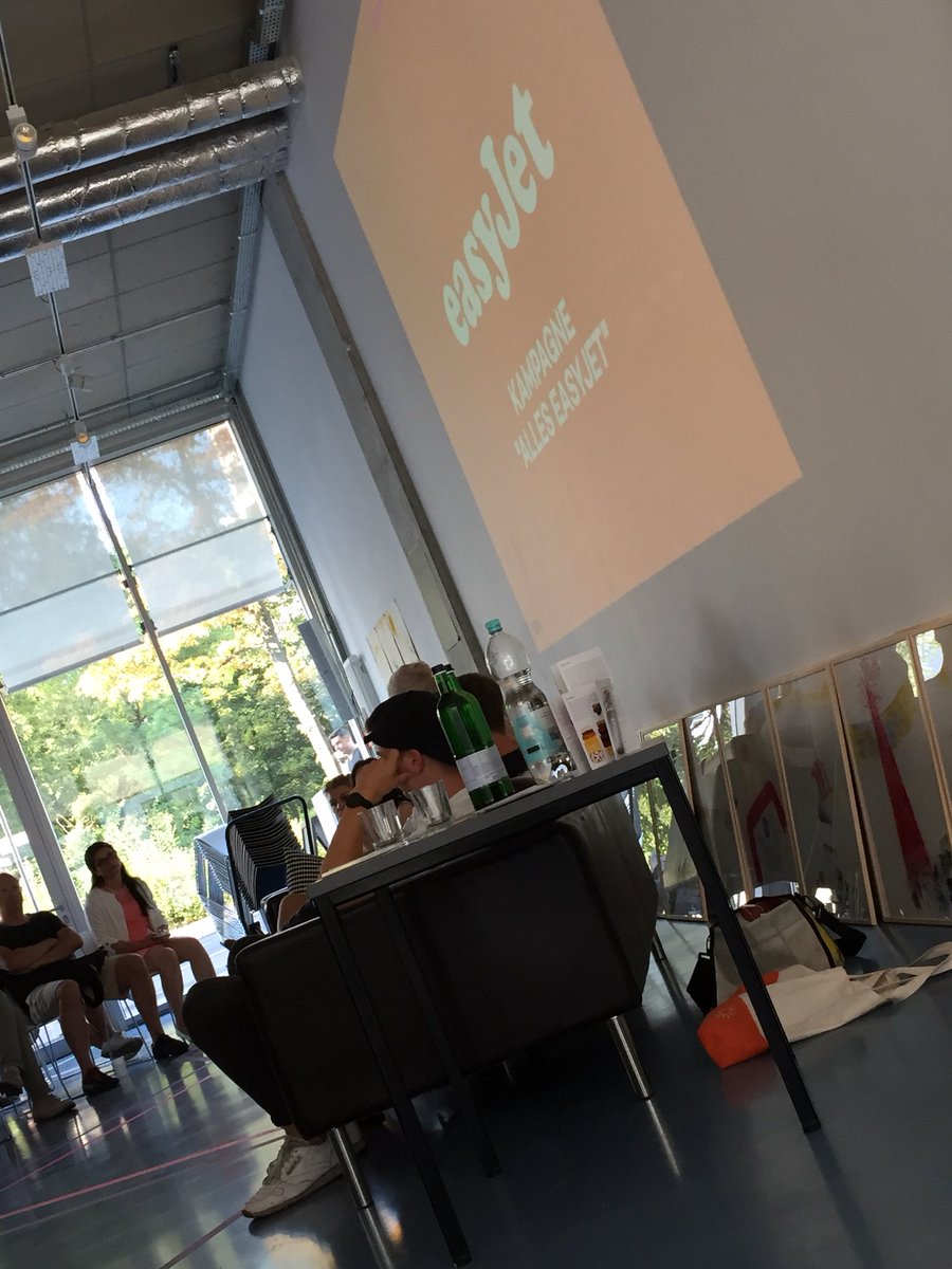 HoffmannMich's tweet photo. . @designakademie “ALLES EASYJET” https://t.co/jXsWxcsbyA