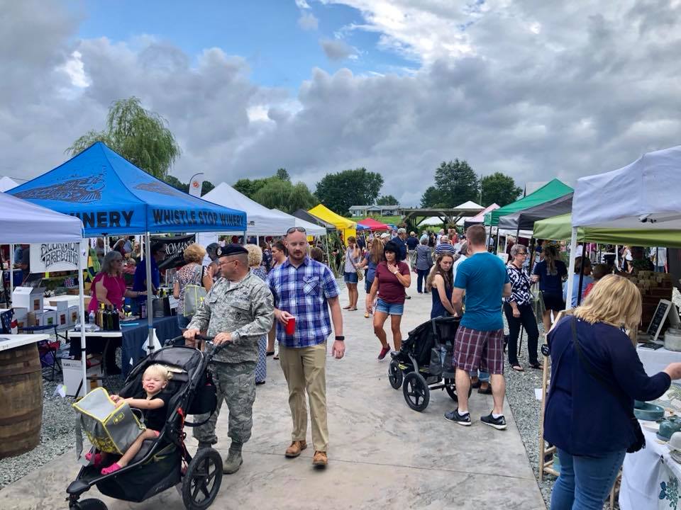 MdAgDept's tweet photo. From MD winemakers to local meats to fresh cut flowers – last night's Maryland @BuyLocalChallen Celebration at @GreenstreetGard had it all! We had a great time meeting with Maryland farmers and producers who make buying locally possible. #BuyLocal #BuyLocalWeek #BuyLocalChallenge https://t.co/RRAf0JtoYl