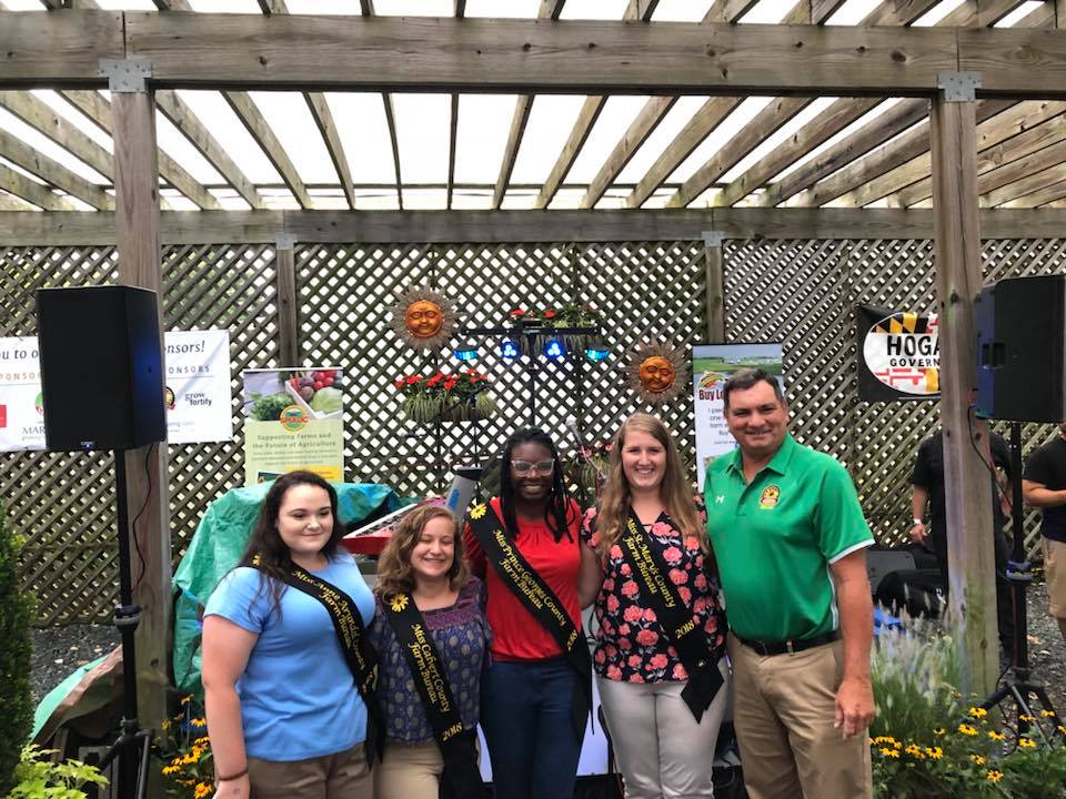 MdAgDept's tweet photo. From MD winemakers to local meats to fresh cut flowers – last night's Maryland @BuyLocalChallen Celebration at @GreenstreetGard had it all! We had a great time meeting with Maryland farmers and producers who make buying locally possible. #BuyLocal #BuyLocalWeek #BuyLocalChallenge https://t.co/RRAf0JtoYl
