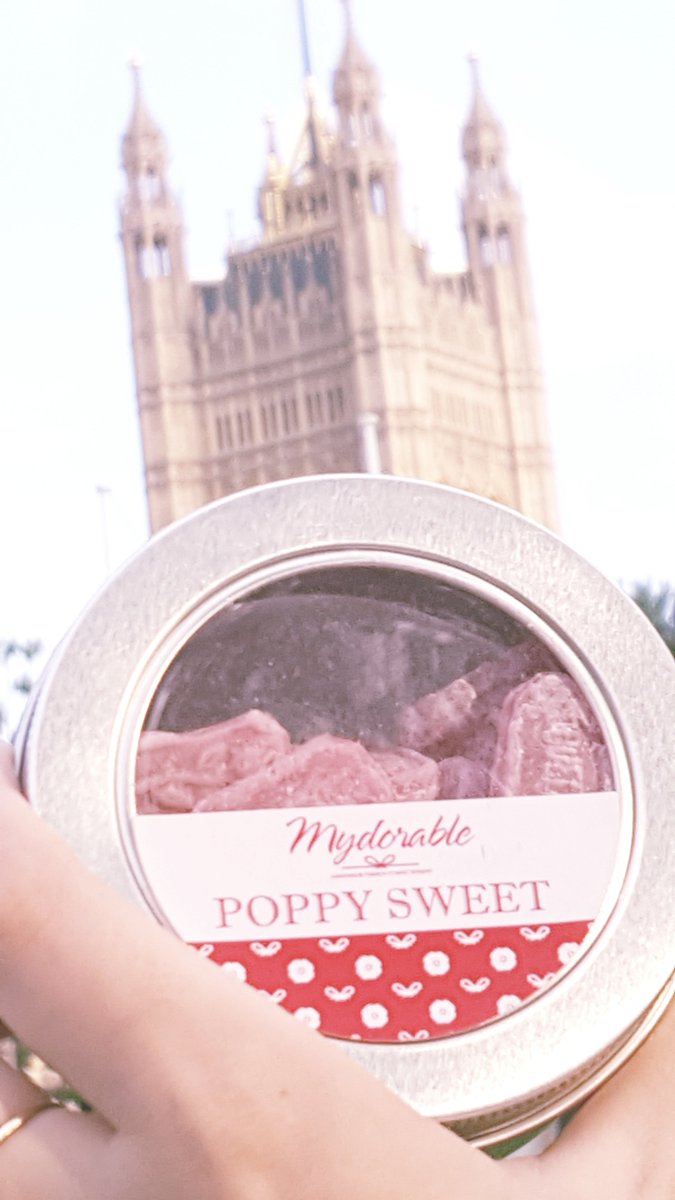 mydorable's tweet photo. Playing the tourist.

https://t.co/Fskx3vOEHf

#mydorable #letslearnfrench #chocolate #chocolat #handmadewithlove #frenchhandmadeconfectionery #thisislondon #cadbury #lindt #artisanduchocolat #hotelchocolat #suchard #SweetTooth #Calories #IceCream #Food #FoodPorn https://t.co/FrVWKhuqtS