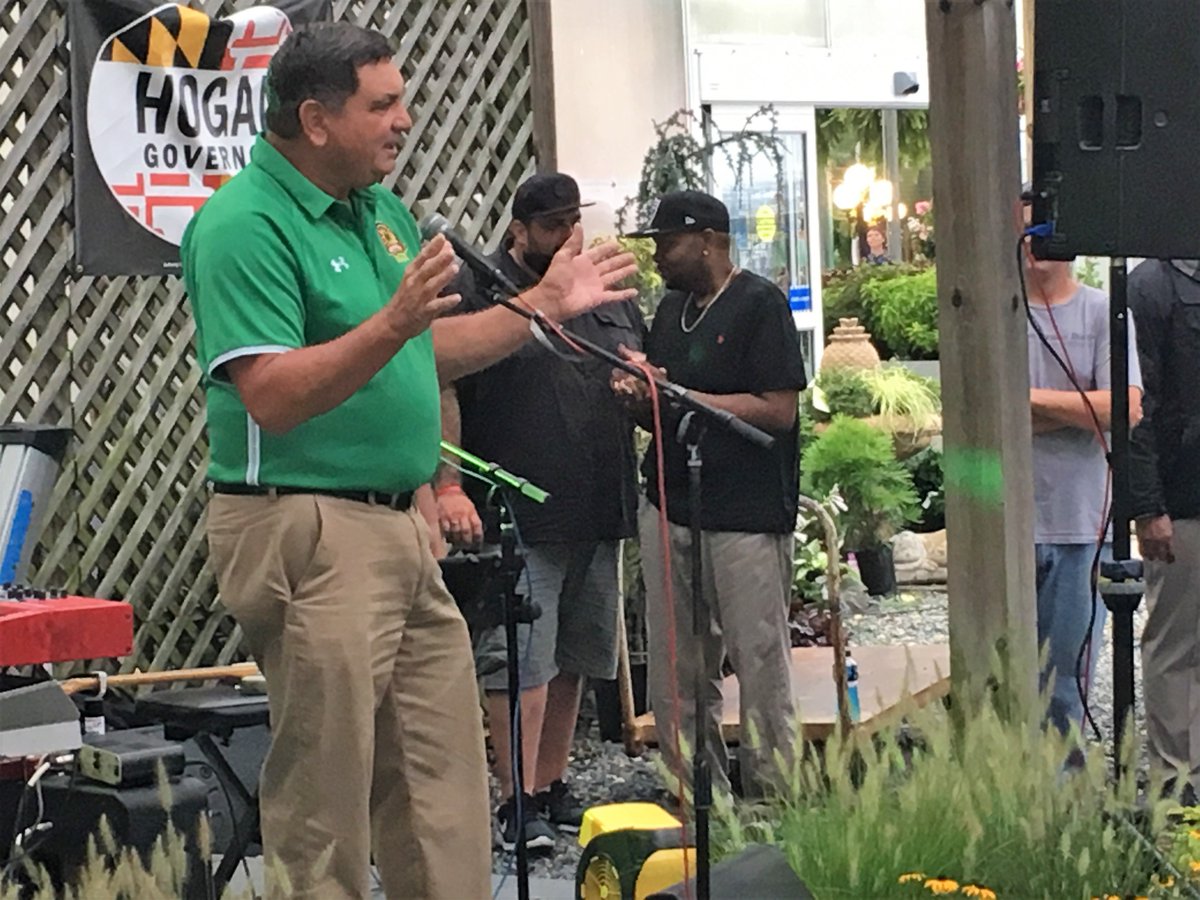 MdAgDept's tweet photo. From MD winemakers to local meats to fresh cut flowers – last night's Maryland @BuyLocalChallen Celebration at @GreenstreetGard had it all! We had a great time meeting with Maryland farmers and producers who make buying locally possible. #BuyLocal #BuyLocalWeek #BuyLocalChallenge https://t.co/RRAf0JtoYl