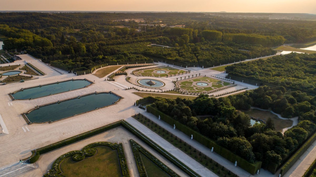 CVersailles's tweet photo. Le château de Versailles vu du ciel // The Palace of Versailles seen from the sky https://t.co/NvjgLVZ0zz