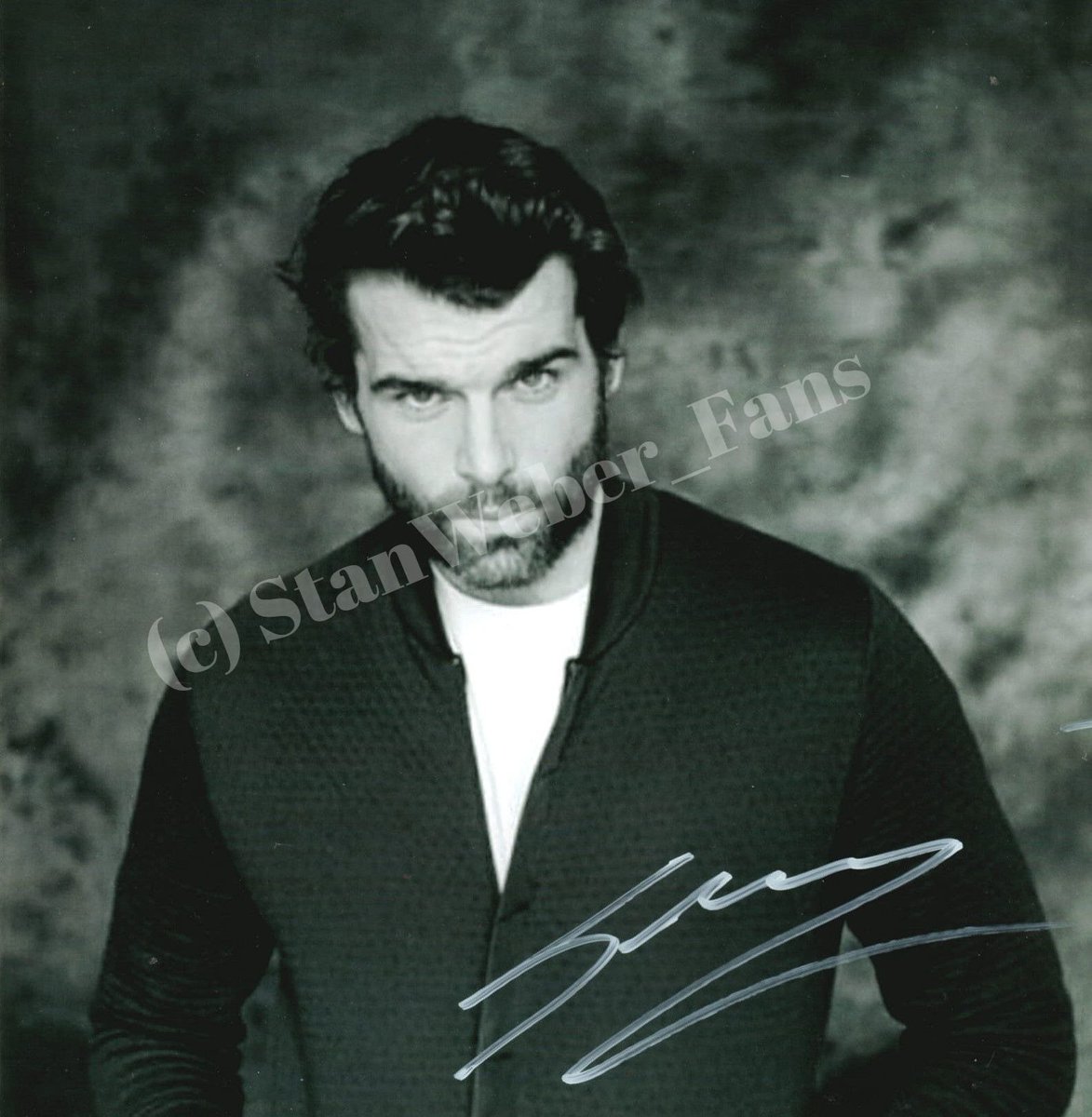 StanWeber_SO's tweet photo. Anyone here who's looking for a really rare autographe from @stanleyweber ? Only 4 available. The proceed goes to  a child charity in France. Please let us know if you want to know more. https://t.co/t7UpEWhq3A