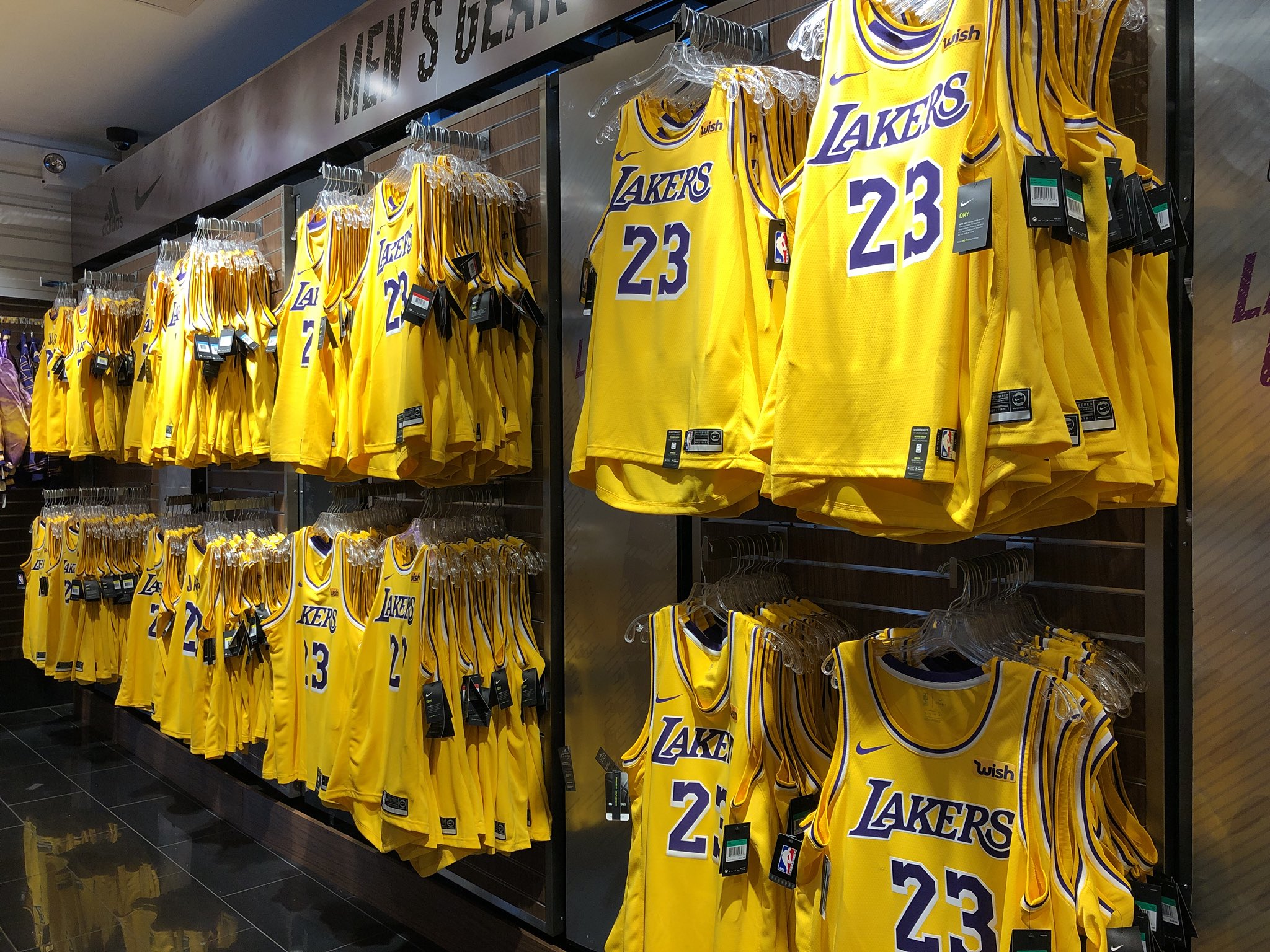 los angeles lakers store location