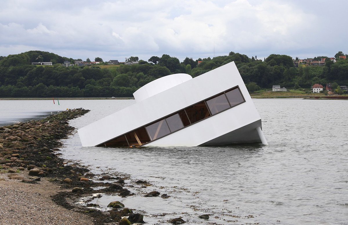 thespacesmag's tweet photo. One of Le Corbusier's most famous buildings takes a dip https://t.co/sf0AsEQuw5 https://t.co/TL4diNDe4w