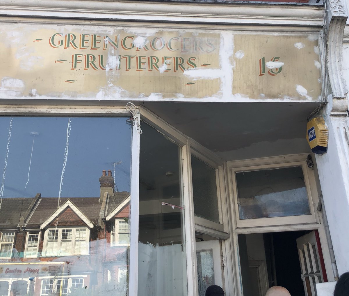 prelovedbtn's tweet photo. Love the uncovering of this sign under the Chinese food takeaway at Fiveways ...
#ghostsign
#Brighton
#BrightonFiveways https://t.co/4Vigv7vjuc