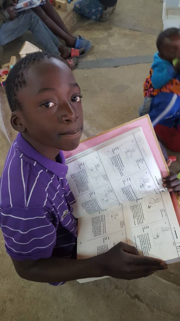 LubutoLibrary's tweet photo. Peter came to #LubutoLibraries specifically to ask for the #SignLanguage dictionary so that he can learn more signs. He has an auntie who is #deaf and he wants to communicate more effectively with her!
@usembassyzambia @ReadingGCD @USAIDZambia @WorldVisionZamo https://t.co/wxqNyoabkM
