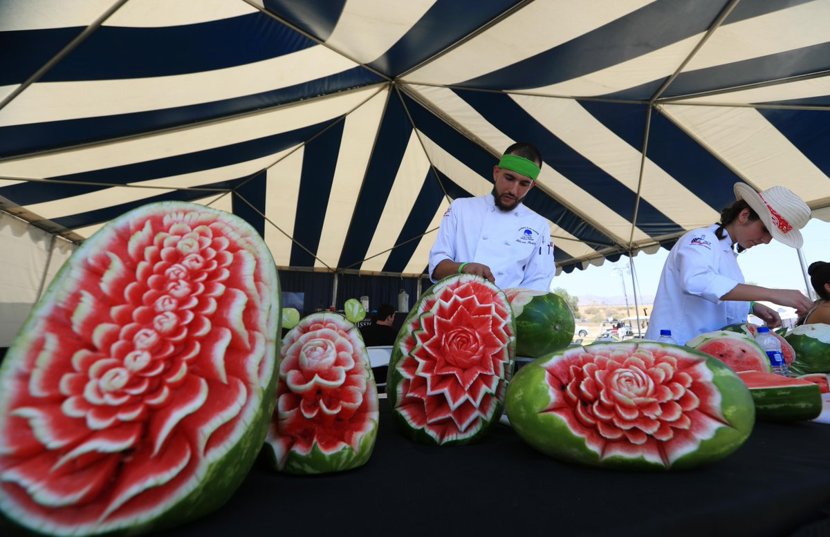 U.S. #LosAngeles attract many visitors with free watermelon games, all-you-...