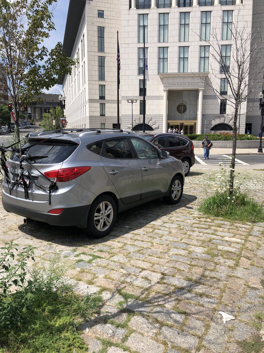 WalkerInBoston's tweet image. Fun fact: if you work at the Brooke Courthouse, you can park pretty much wherever the hell you want with impunity. #badexamples