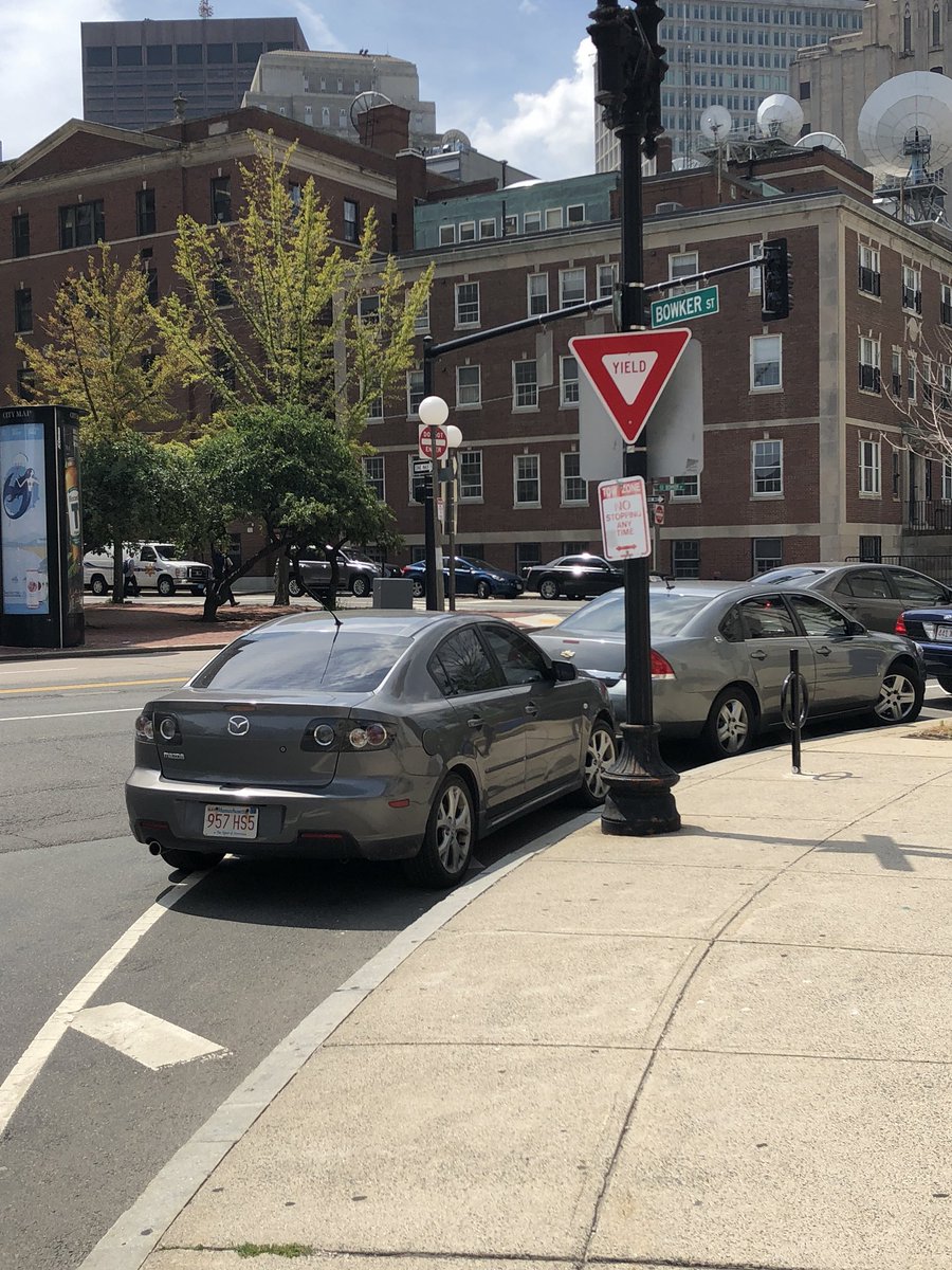 WalkerInBoston's tweet image. Fun fact: if you work at the Brooke Courthouse, you can park pretty much wherever the hell you want with impunity. #badexamples