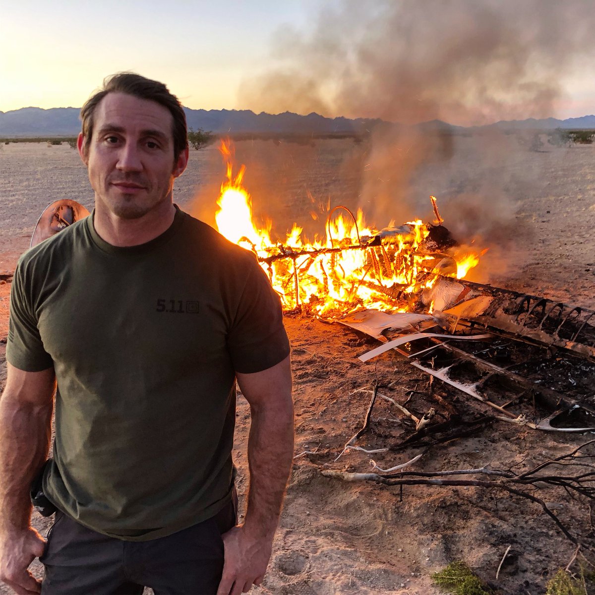 TimKennedyMMA's tweet image. I am giving away a #HardToKill package. Includes:
@Gerber_Gear knife, @LeupoldOptics swag, @511Tactical flashlight, @Onnit alpha brain. and autographed @ufc gloves. Two requirements to automatically be entered. Retweet this and watch my show tonight on @Discovery 10pm.