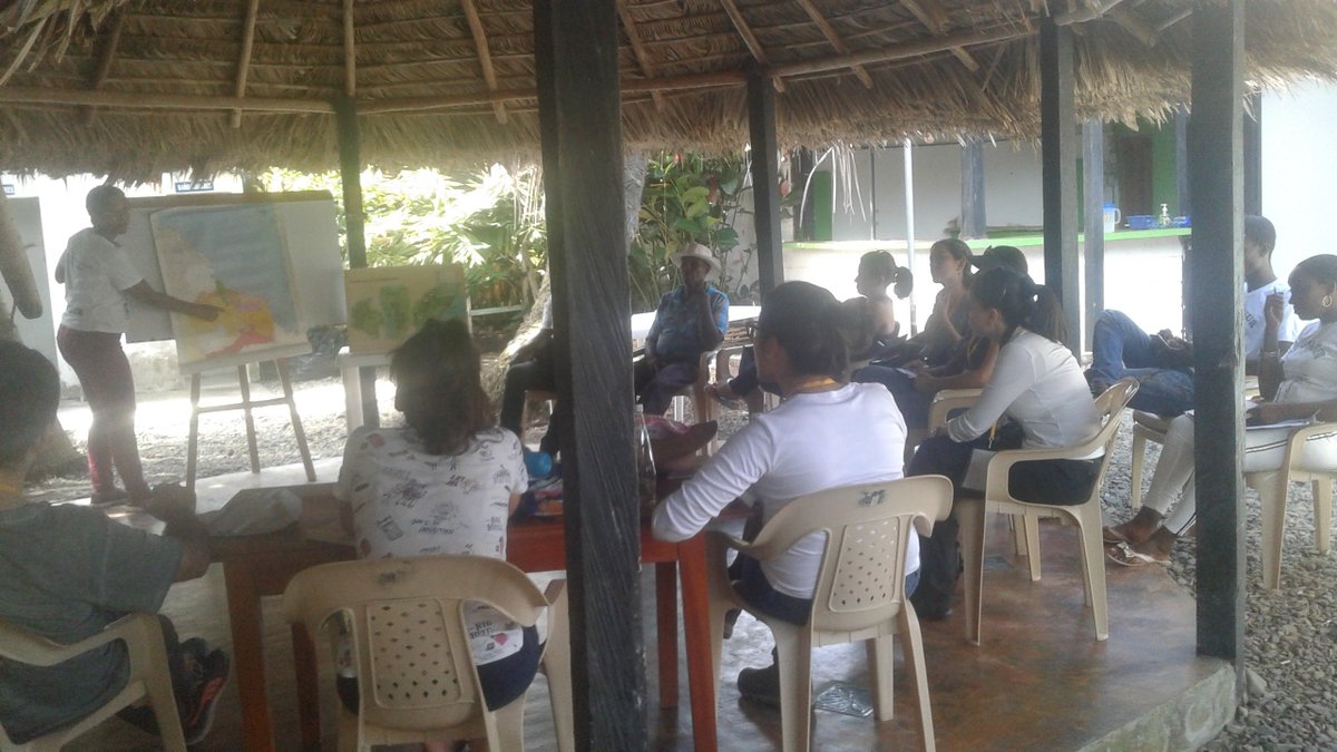 Cocomasur's tweet photo. Recibimos a periodistas de Latinoamérica y el caribe, con el apoyo del PNUD. En este intercambio contamos nuestra experiencia REDD+, el modelo de gobernanza en el territorio, la importancia del monitoreo comunitario, del bosque, la biodiversidad y la humildad de nuestra gente. https://t.co/HBMBn720RG