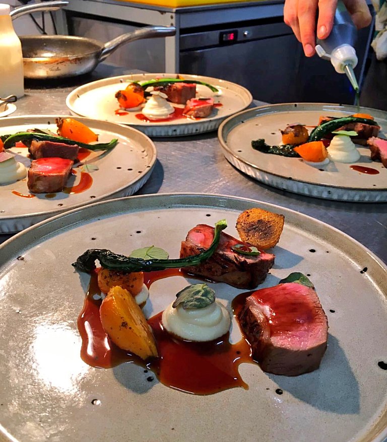 Roskirestaurant's tweet photo. Tuesday means... busy kitchen! Some lovely food in the making. Have you made your bookings yet? https://t.co/4F7iZlkhf7
#recipe #foodphotography #foodandwine #onthetable #eatcolourfully #cookingtips #cheflife #dinner #supper #menu #restaurant #liverpool #food #yummy https://t.co/4k68az8Mwf