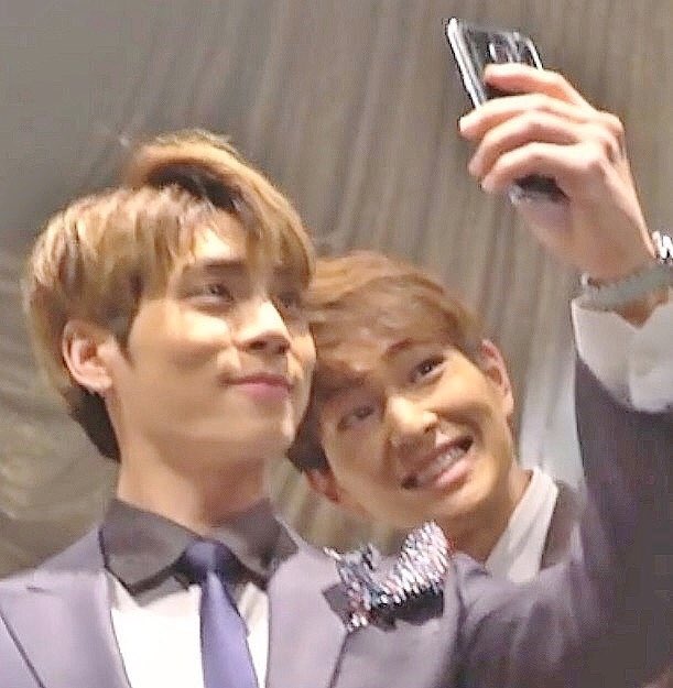 Jongyu selfie 